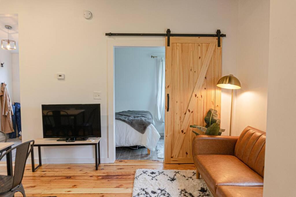 Campfire Cottage Fireplace, Fire Pit & No Chores! Kingston Εξωτερικό φωτογραφία