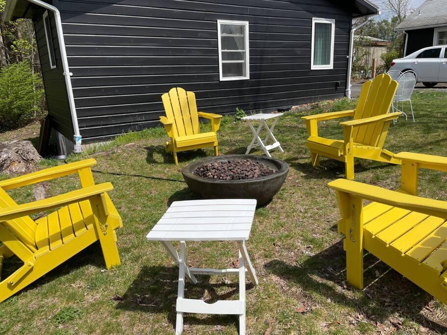 Campfire Cottage Fireplace, Fire Pit & No Chores! Kingston Εξωτερικό φωτογραφία