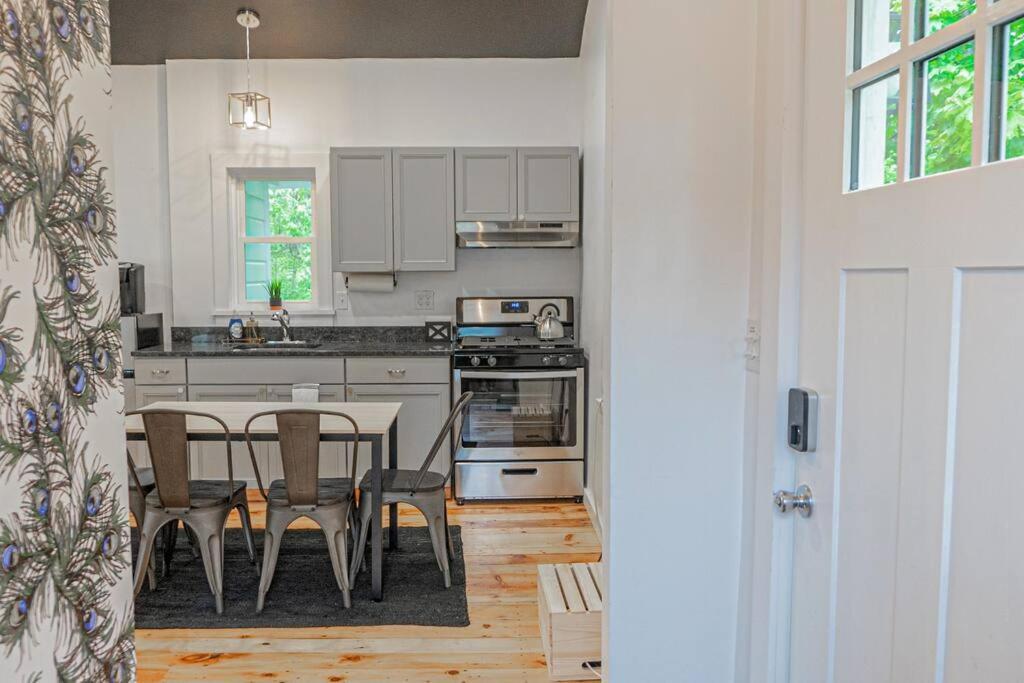 Campfire Cottage Fireplace, Fire Pit & No Chores! Kingston Εξωτερικό φωτογραφία